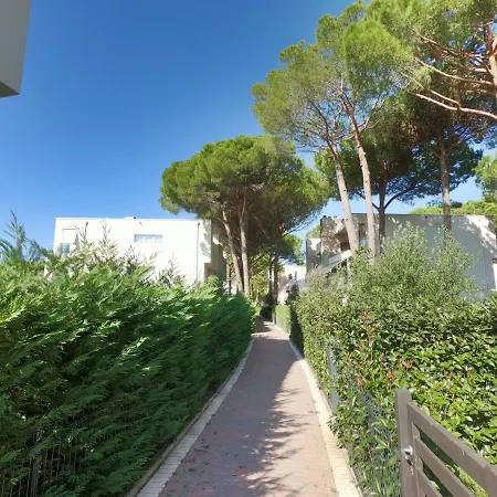 Pinegrove Durrës