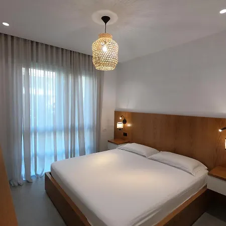 Pinegrove דירה דורס